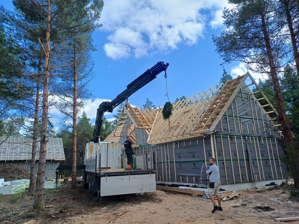 Jumta kopņu un karkasu montāža